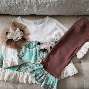 Boutique Haute Baby set w/matching bow